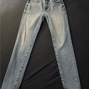 Arizona Jean Company Women's Light Gray Skinny Jeans